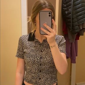 🌿2/$15 Cheetah Collar Shirt🐆